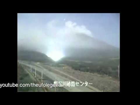 Ufo and Big Light Ball over Japan 2011 Real Footage looks like Forth Worth and portugal lights